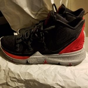 SIZE 9 Kyrie 5's brand new still in box